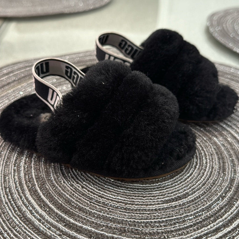 Black toddler girl size 7 UGG slippers